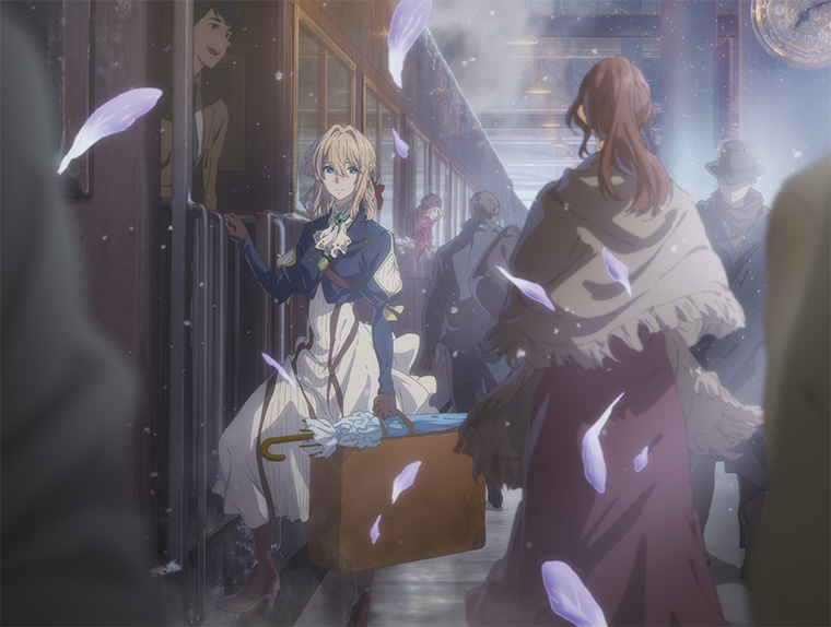 구식 기차에 오르고 있는 바이올렛. 한손에는 양산과 그녀의 타자기가 들어있을 여행가방이 들려있고 기차역에는 꽃잎이 흩날리고 있다